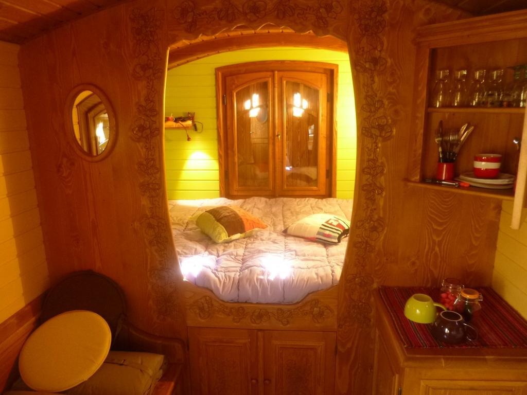 La Roulotte De Pommette Et Billy Bed & Breakfast La Hoguette Oda fotoğraf