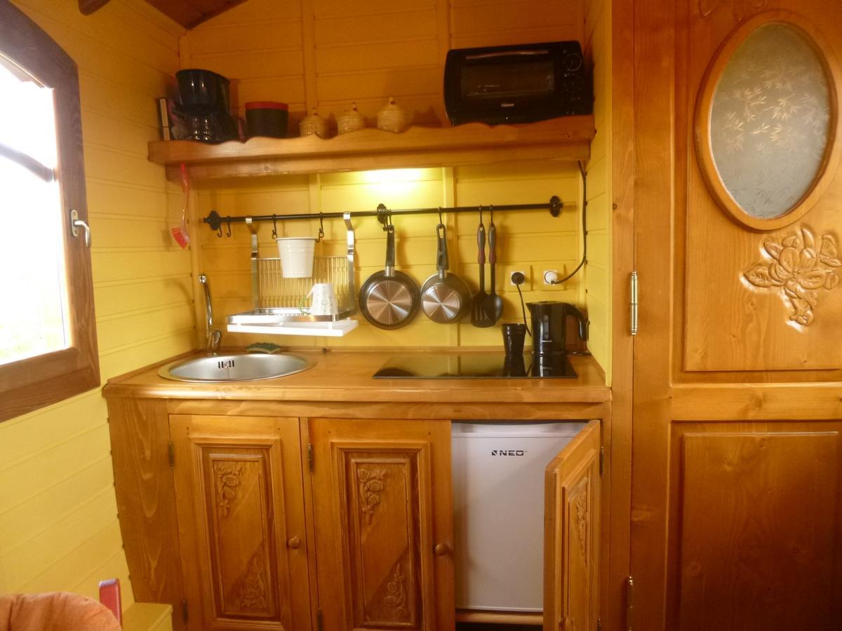La Roulotte De Pommette Et Billy Bed & Breakfast La Hoguette Dış mekan fotoğraf