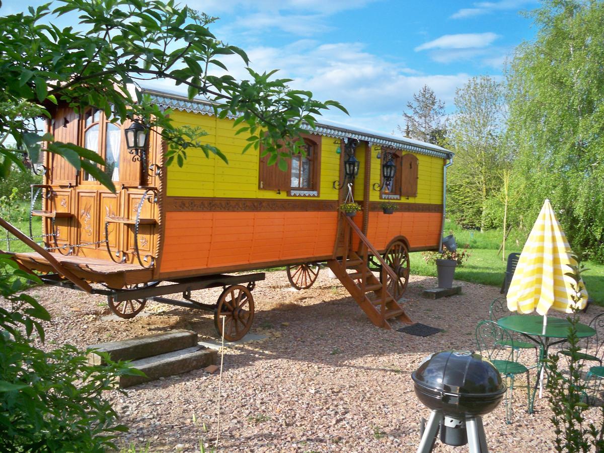 La Roulotte De Pommette Et Billy Bed & Breakfast La Hoguette Dış mekan fotoğraf