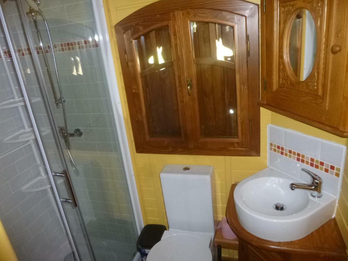 La Roulotte De Pommette Et Billy Bed & Breakfast La Hoguette Dış mekan fotoğraf